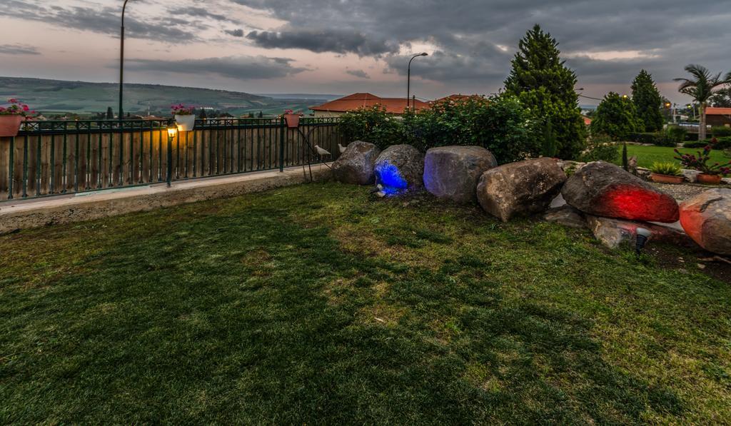 Avigail Guest House Yavne'el Bagian luar foto