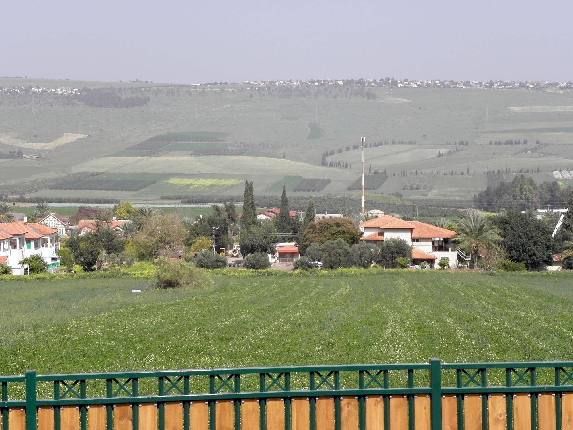 Avigail Guest House Yavne'el Bagian luar foto