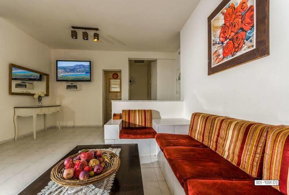 Avigail Guest House Yavne'el Bagian luar foto